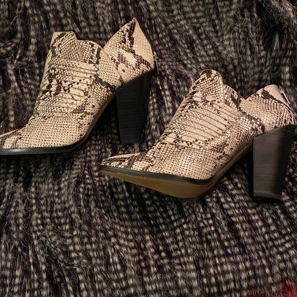 Snakeskin faux booties Vince Camuto NWOT